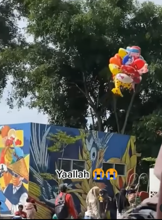 Penjual Balon sampai Gemetaran Lihat Dagangannya Lepas: Baru Laku 3