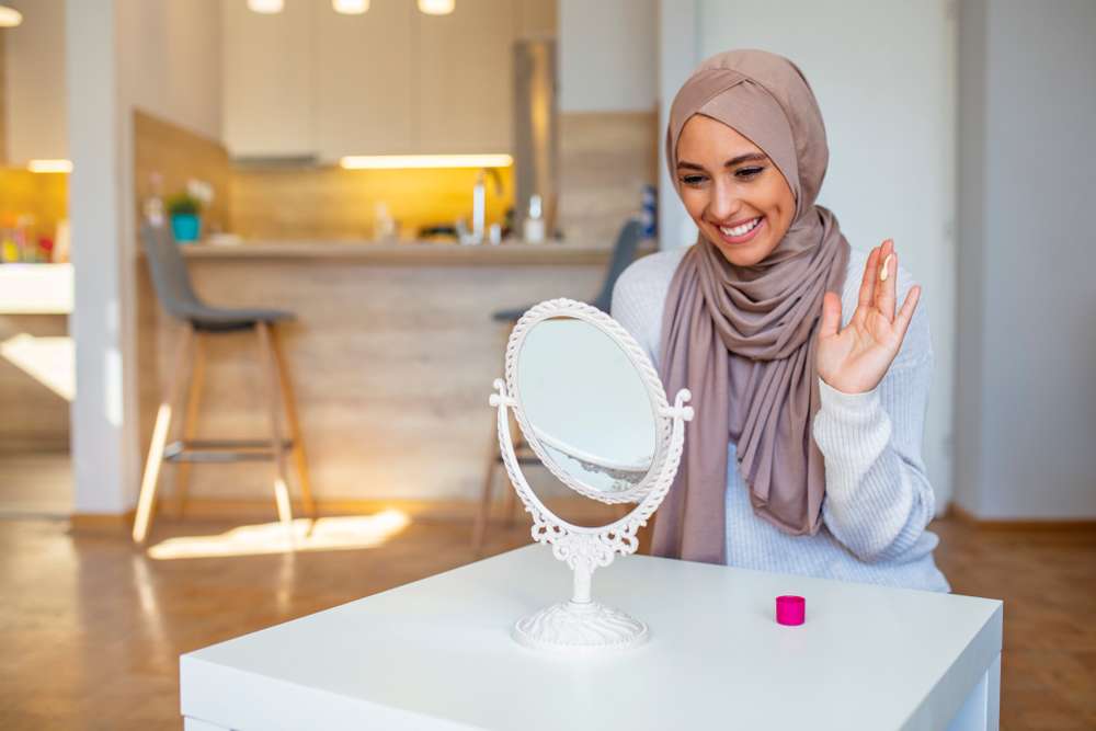 Memakai Skincare