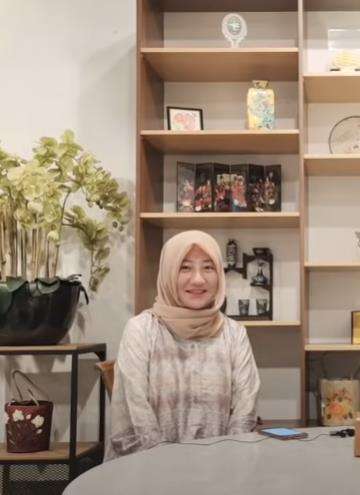Wei Wei, mualaf cantik asal China sukses buka restoran halal di Jakarta.