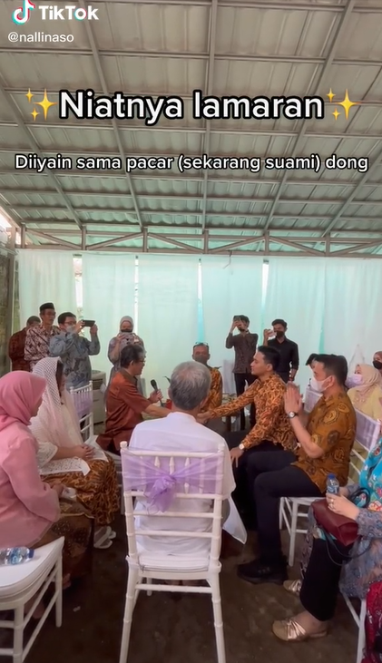 Awalnya Cuma Lamaran, Pasangan Ini Mendadak Disuruh Langsung Menikah oleh Mertua