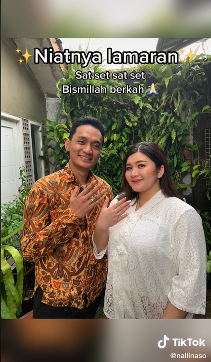 Awalnya Cuma Lamaran, Pasangan Ini Mendadak Disuruh Langsung Menikah oleh Mertua