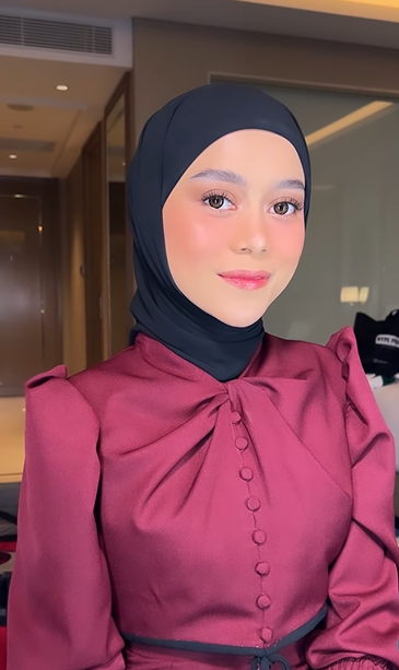 Gaya Makeup Lesty Kejora