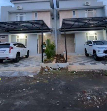 Persahabatan bagai kepompong.