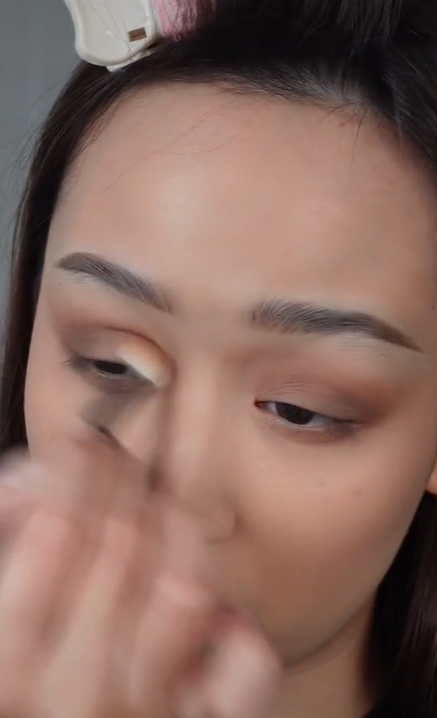 Memakai Eyeshadow