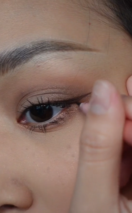 Memakai Eyeliner