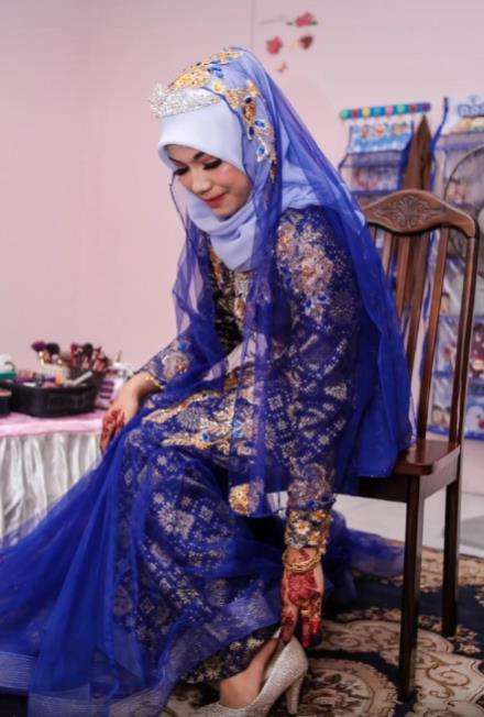 Selisih usia 33 tahun, murid menikahi gurunya. Selisih usia 33 tahun, murid menikahi gurunya.