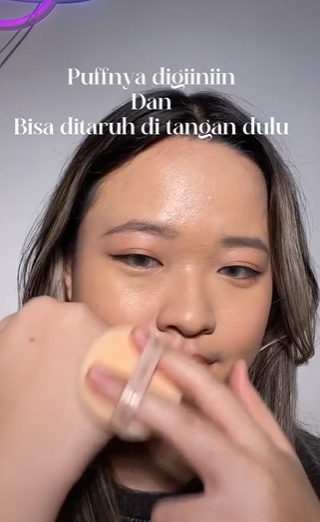 Menggunakan Bedak