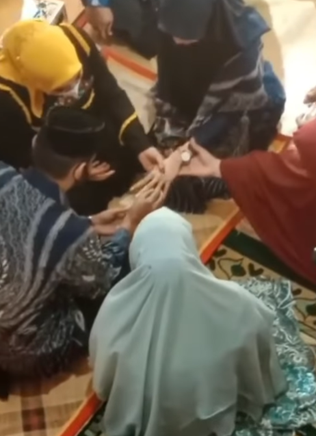 Orang Indonesia Dilamar dengan Mahar Miliaran
