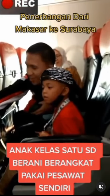 anak kelas 1 sd naik pesawat sendirian