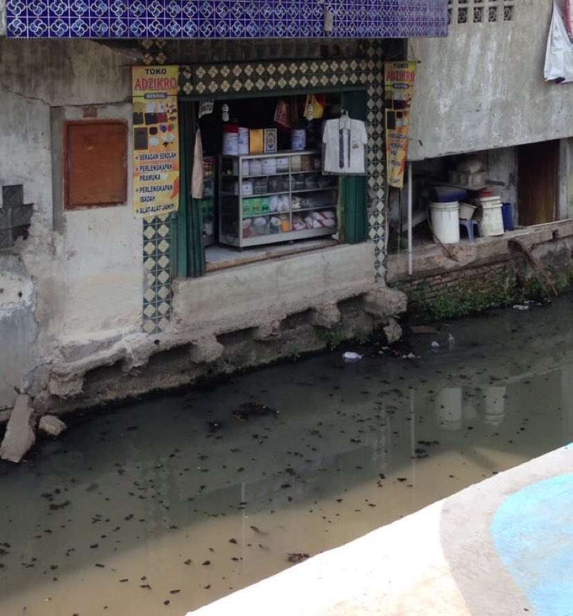 11 Potret Warung Nyeleneh.