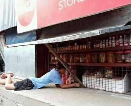 11 Potret Warung Nyeleneh.