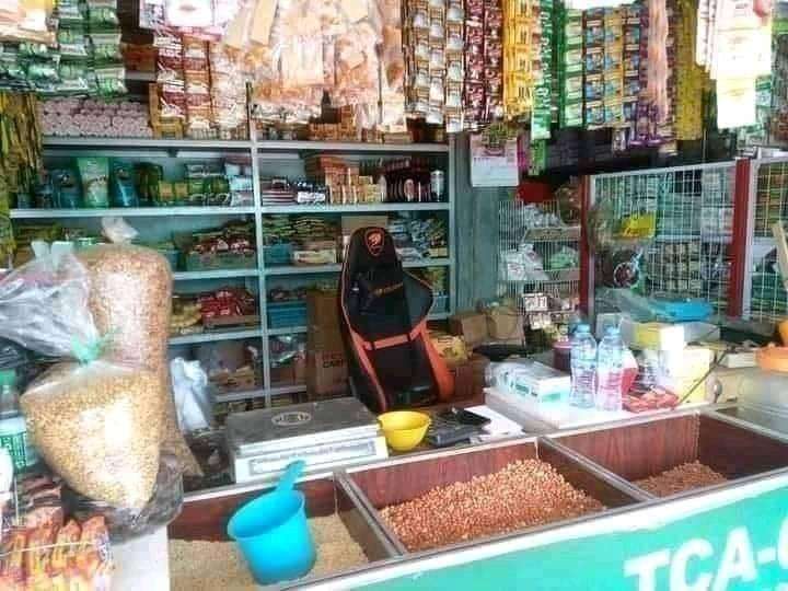11 Potret Warung Nyeleneh.