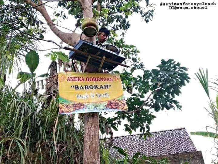 11 Potret Warung Nyeleneh.