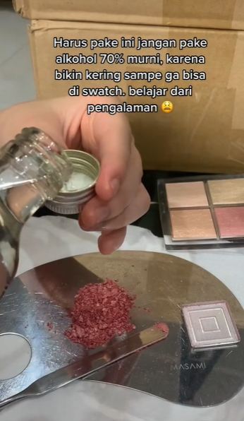 Trik Memperbaiki Palet Makeup yang Pecah