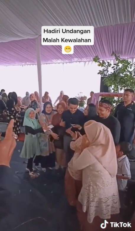 Sahrul Gunawan diserbu emak-emak