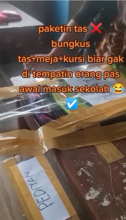 Khawatir Diduduki Siswa Lain, Emak-Emak Ini sampai Lakban Bangku Anaknya