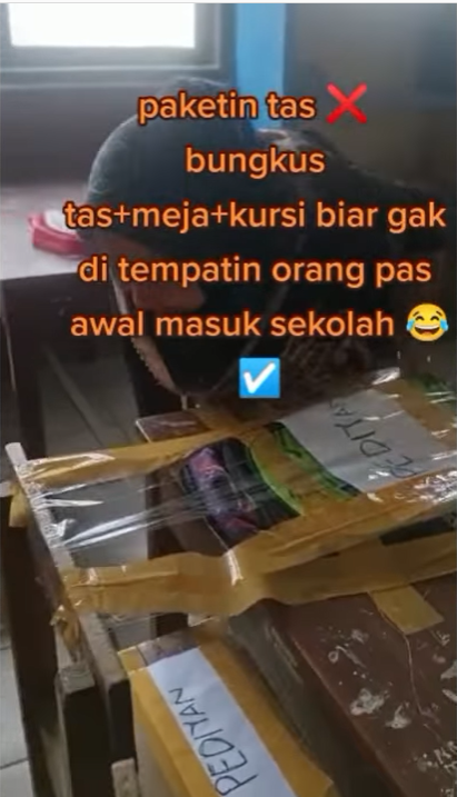 Khawatir Diduduki Siswa Lain, Emak-Emak Ini sampai Lakban Bangku Anaknya