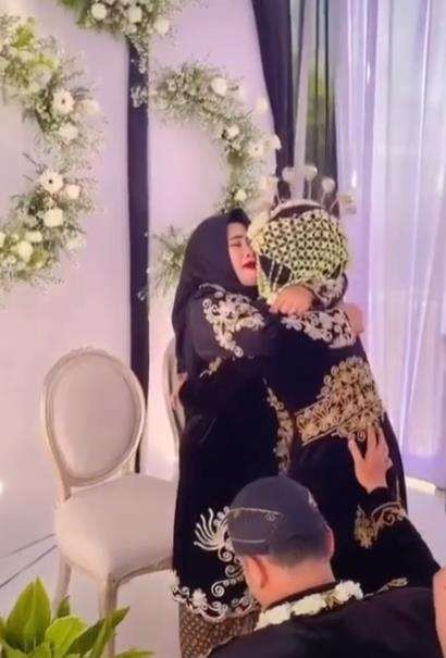 Kisah haru pengantin wanita digendong di hari pernikahannya.