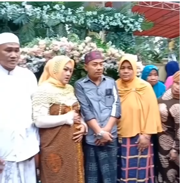 20 Tahun Menanti Kehamilan, Momen 7 Bulanan Ini Penuh Haru, Keluarga dan Tamu Banjir Air Mata