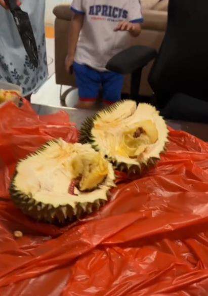 Tantangan belah durian di TikTok.