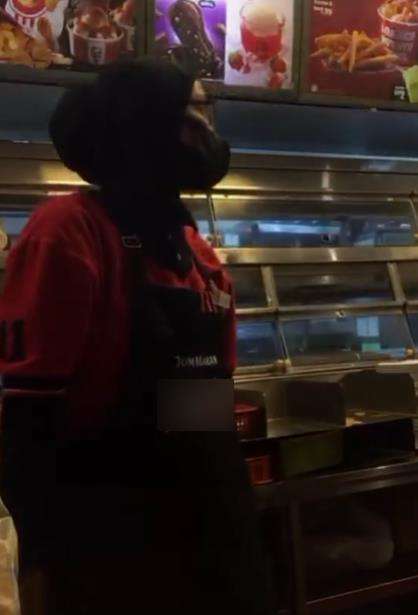 Gadis cantik lulusan sarjana kimia kini kerja jadi pelayan restoran cepat saji