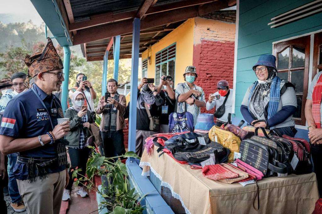 Desa Wisata Kampung Warna Warni Tigarihit Sumut