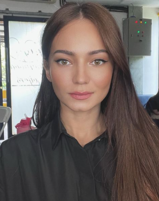 Gaya Makeup Enzy Storia