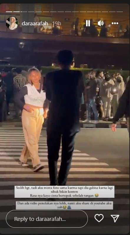 Dara Arafah ditolak foto bareng Kurma Dara Arafah ditolak foto bareng Kurma