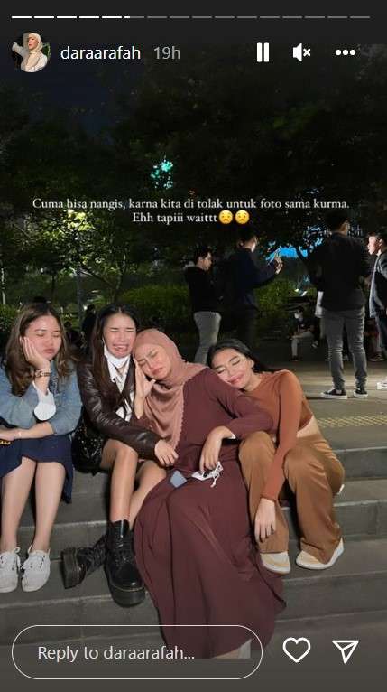 Dara Arafah ditolak foto bareng Kurma Dara Arafah ditolak foto bareng Kurma