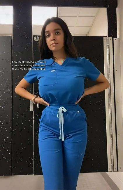Perawat cantik dikritik karena seragamnya kelewat seksi.