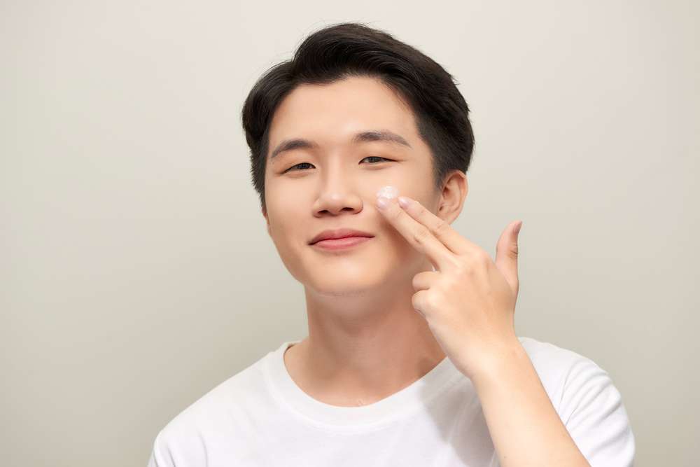 Memakai Skincare