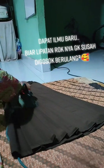 Trik Menyetrika Rok Lipit