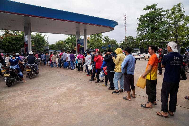 Antrean BBM di Laos Antrean BBM di Laos