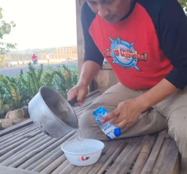 Gurunya Panji Petualang bagikan tips atasi gigitan ular kobra.