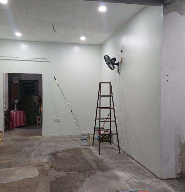 Rumah sudah dicat untuk persiapan akad nikah.