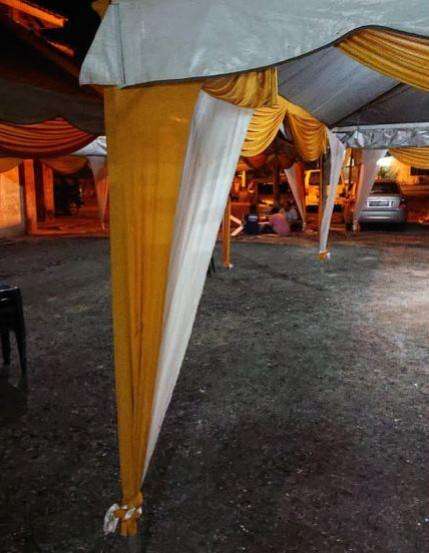 Tenda untuk acara sudah dipasang.