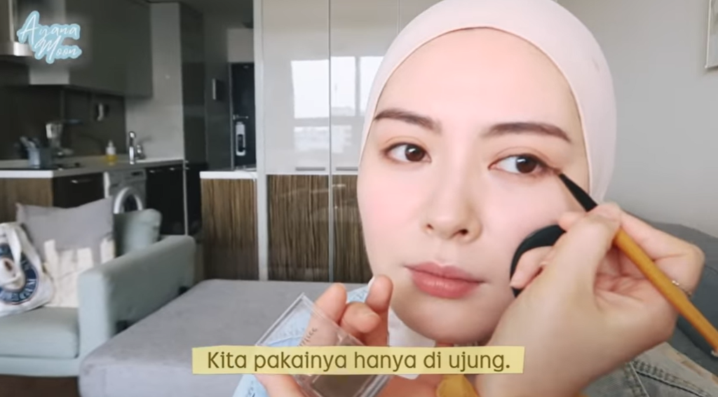 Memakai Eyeliner