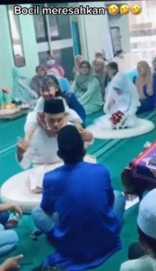 Ulah bocil yang meresahkan di momen akad nikah.