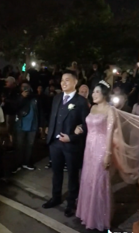 Viral Pengantin Ini Rayakan Pernikahan di Citayam Fashion Week
