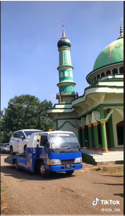 Pengantin Pria Bawa Seserahan ala Sultan, Mobil Mewah Jadi Sorotan