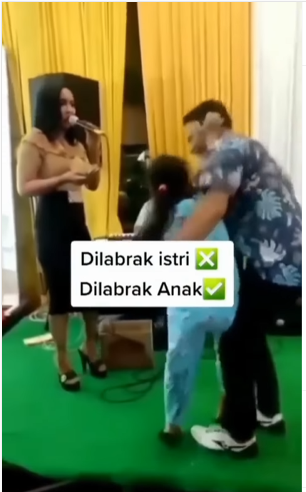 Bukan Istri, Anak Perempuan Ini Labrak Ayahnya yang Asik Joget dengan Biduan