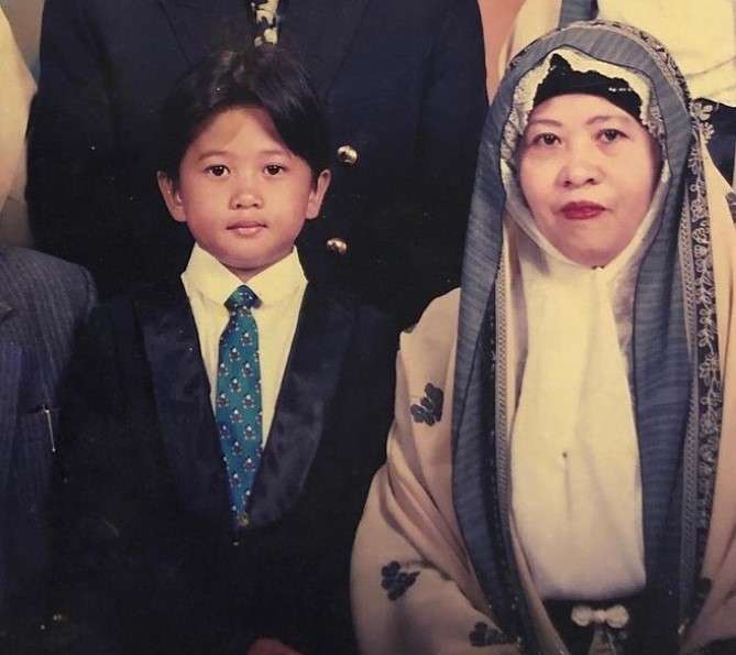 Lolox dan mendiang mamanya