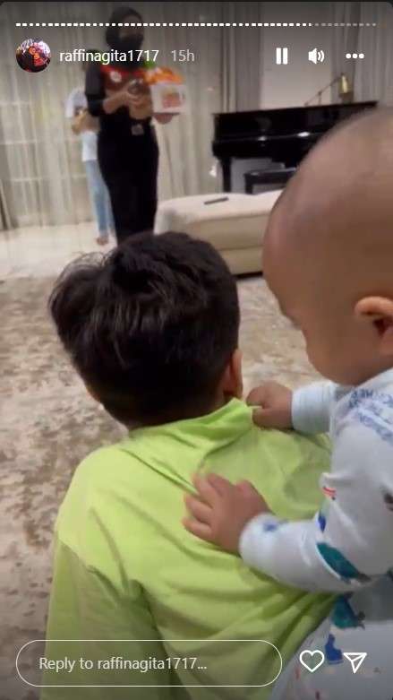 Rayyanza main kuda-kudaan bareng Rafathar