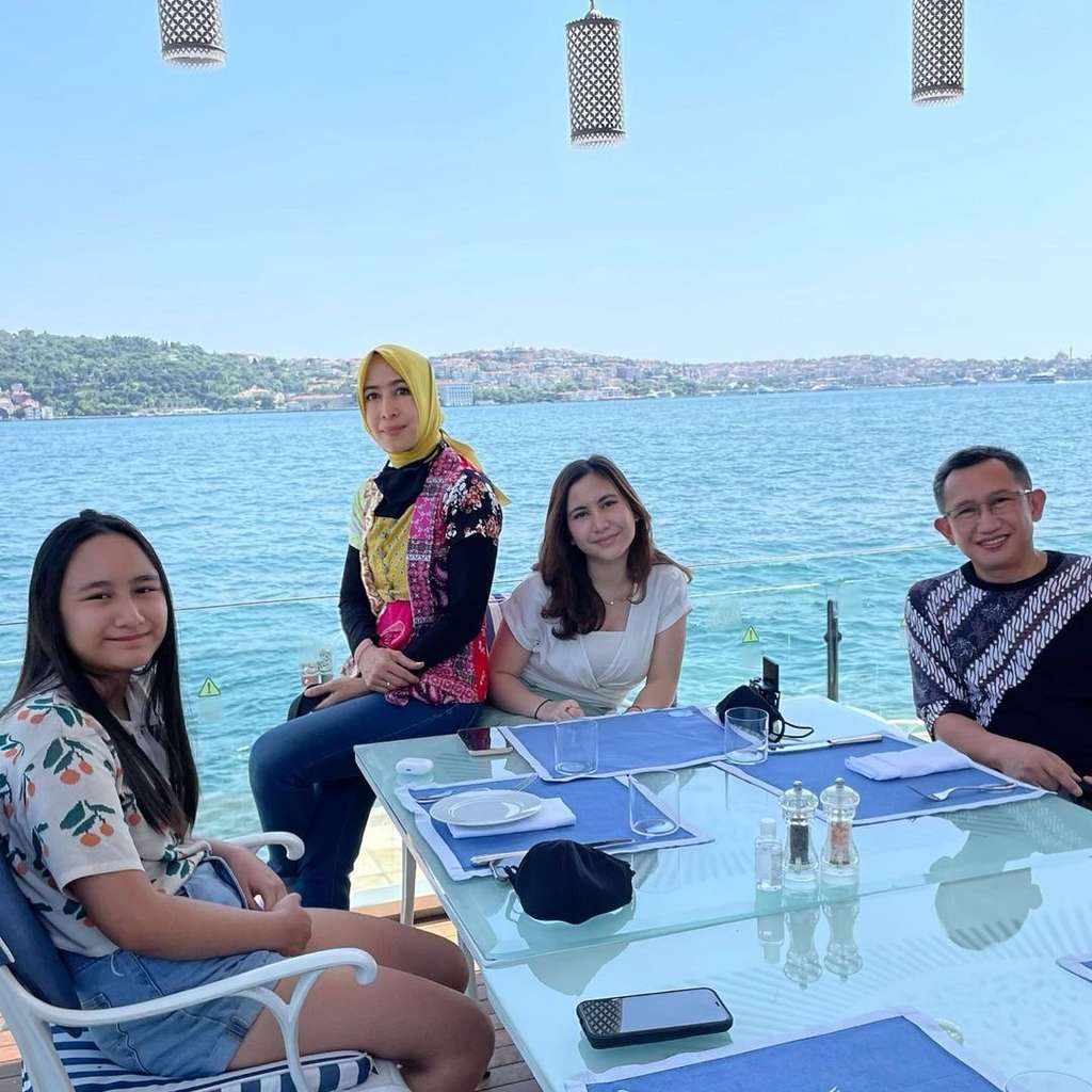 Sandrina Malakiano Mantan Istri Rico Ceper