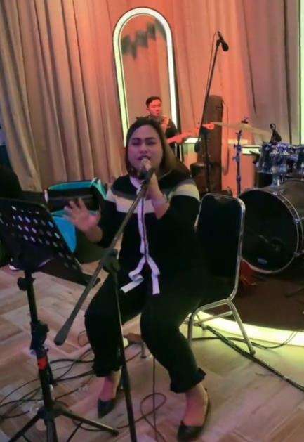 Terungkap trik lipsync saat artis menyanyi di TV.