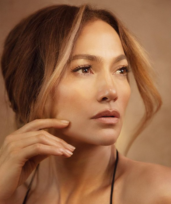 Instagram @JLo