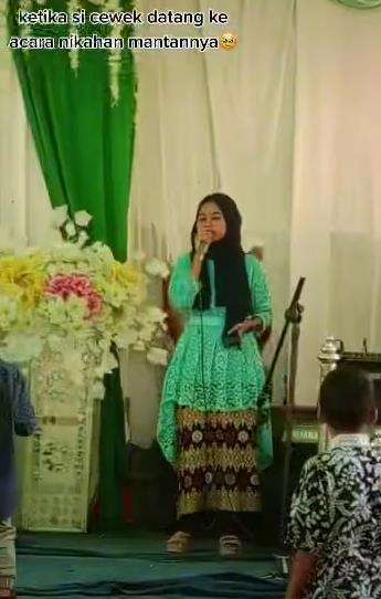 Datang ke nikahan mantan, gadis sumbang lagu yang mewakili perasaan.