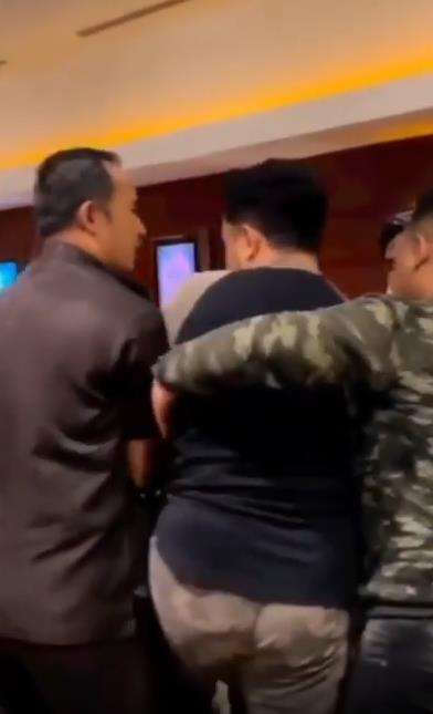 Pria ngamuk gegara diputus cinta minta uang dikembalikan.