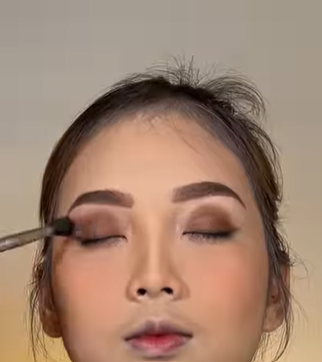 Membuat Cat Eye dengan Eyeshadow