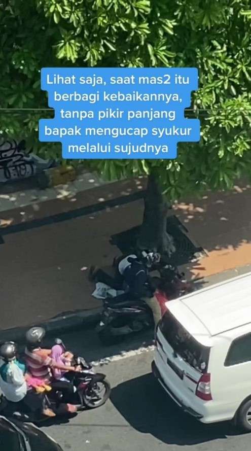 penjual koran keterbatasan fisik